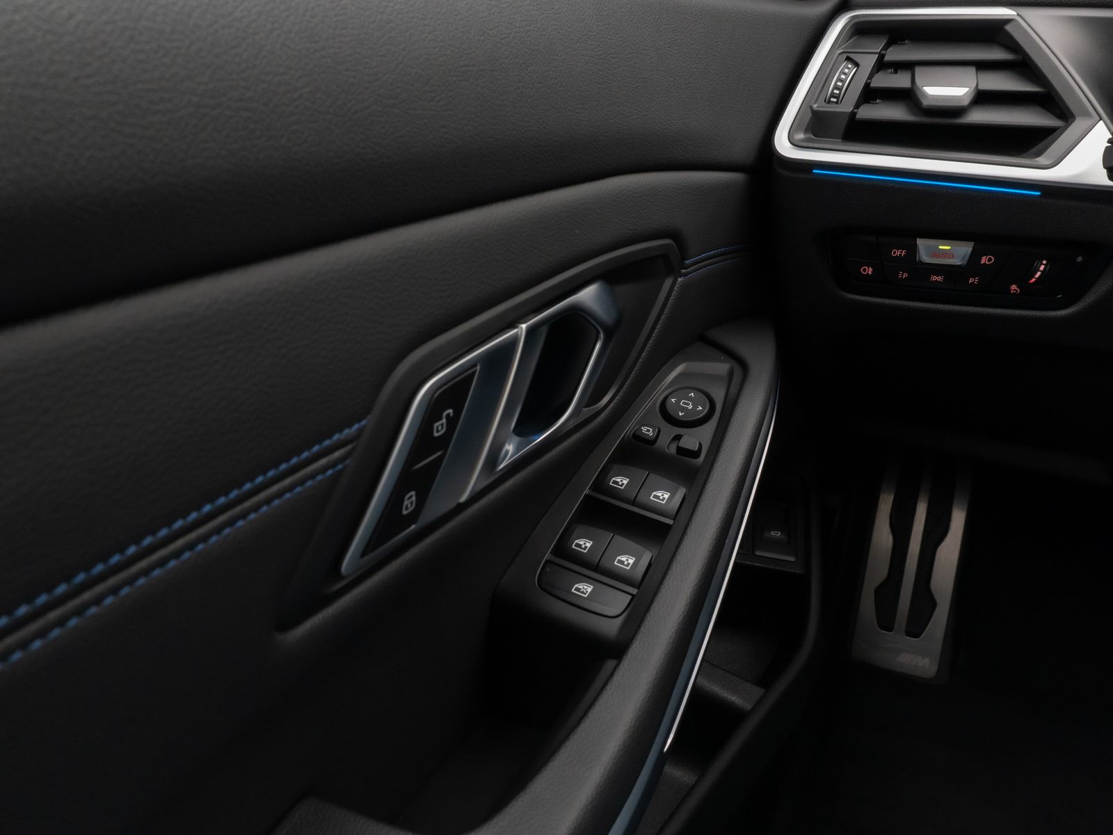 Fahrzeugabbildung BMW 330e xD MSport Kamera HUD DAB H/K Komfort 18Zoll