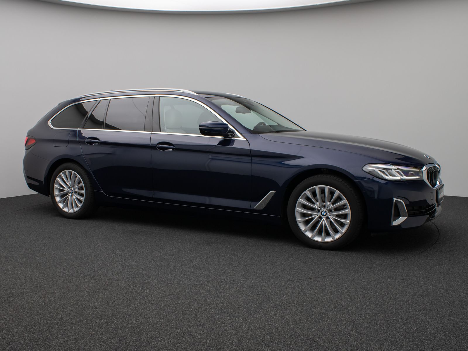Fahrzeugabbildung BMW 520i Luxury Line Kamera HUD DAB B&W Alarm Sport