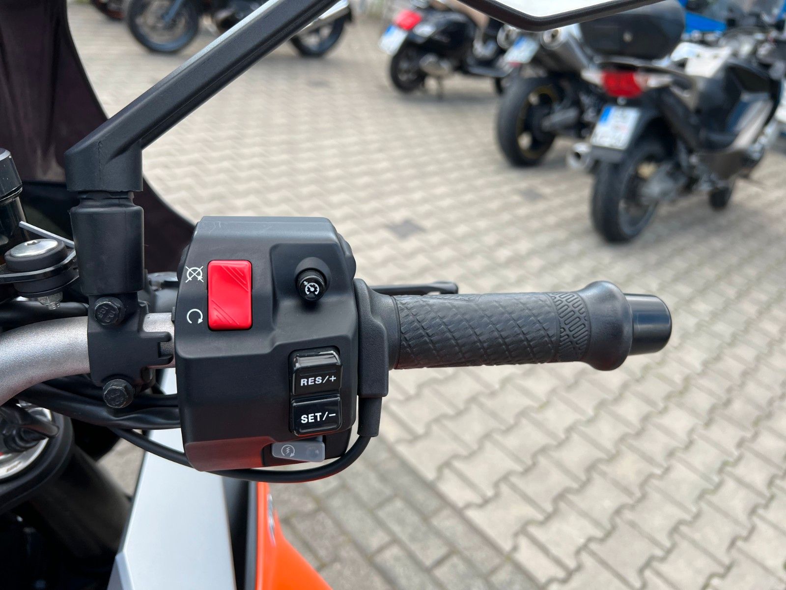 Fahrzeugabbildung KTM SuperDuke 1290 GT TOP Zustand