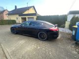 Porsche Panamera 4S  - Porsche Panamera: Schwarz