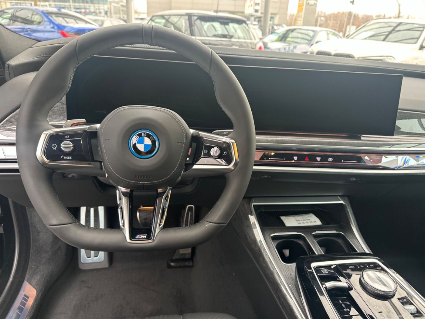 Fahrzeugabbildung BMW i7 xDrive60 M-Sport-Pro 8-FACH AHK/B&W/4xMASSAGE