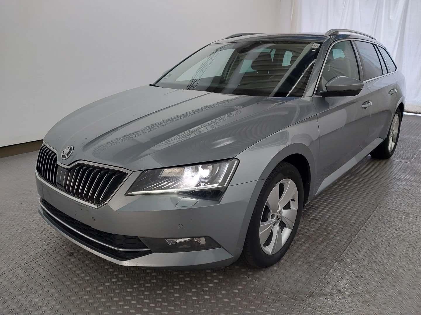 Skoda Superb Combi Ambition 1 Hand Navi MwSt