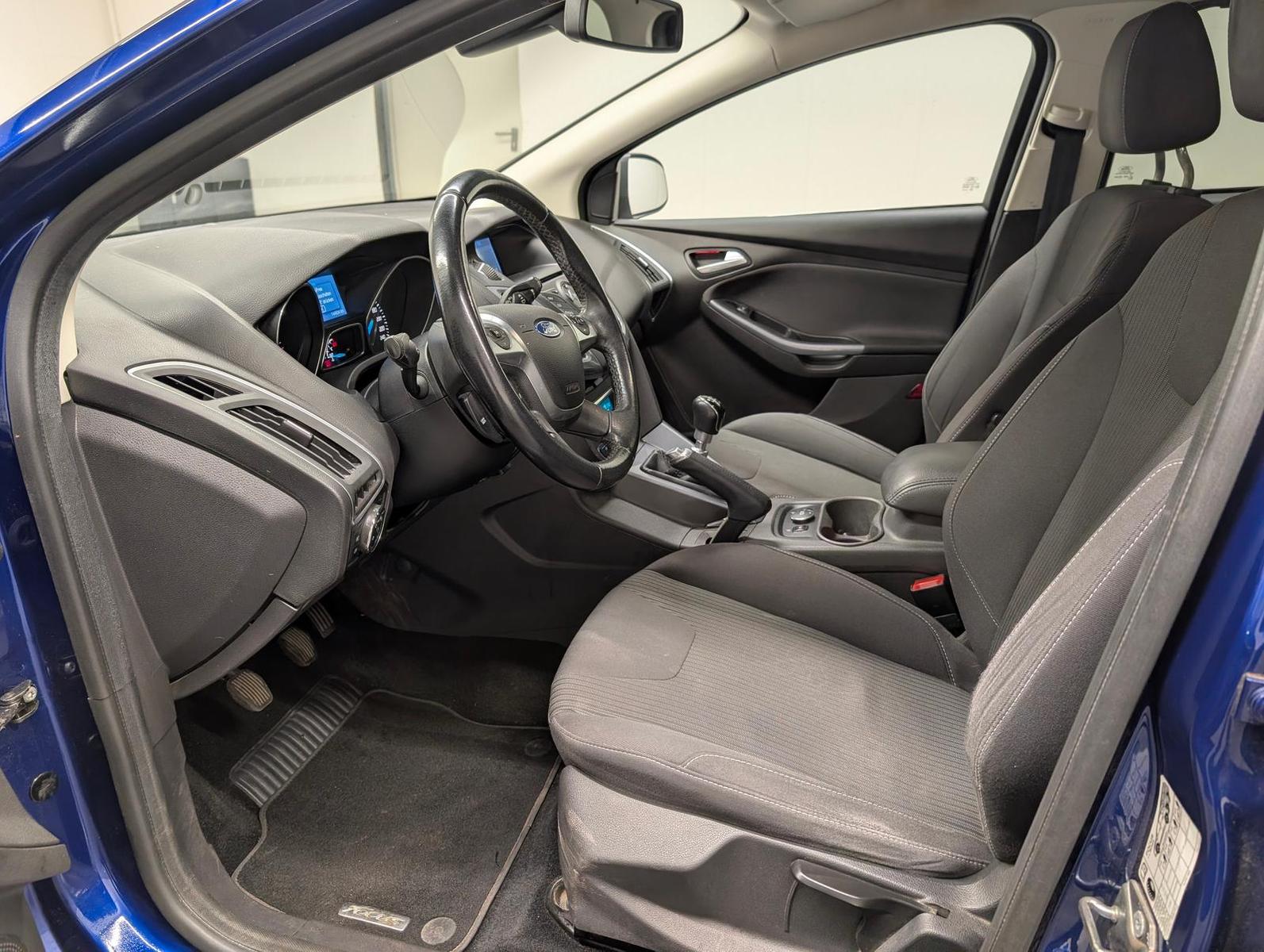 Ford Focus 2013 — photo 10