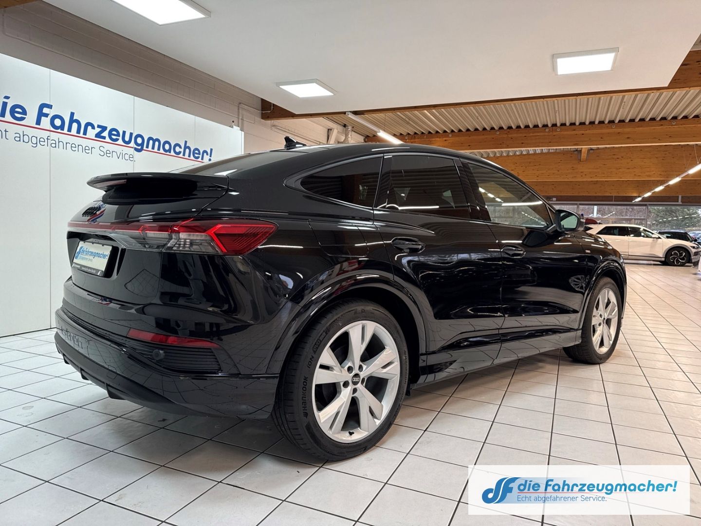 Fahrzeugabbildung Audi Q4 e-tron Sportback 40 Sportpaket AHK-klappbar N