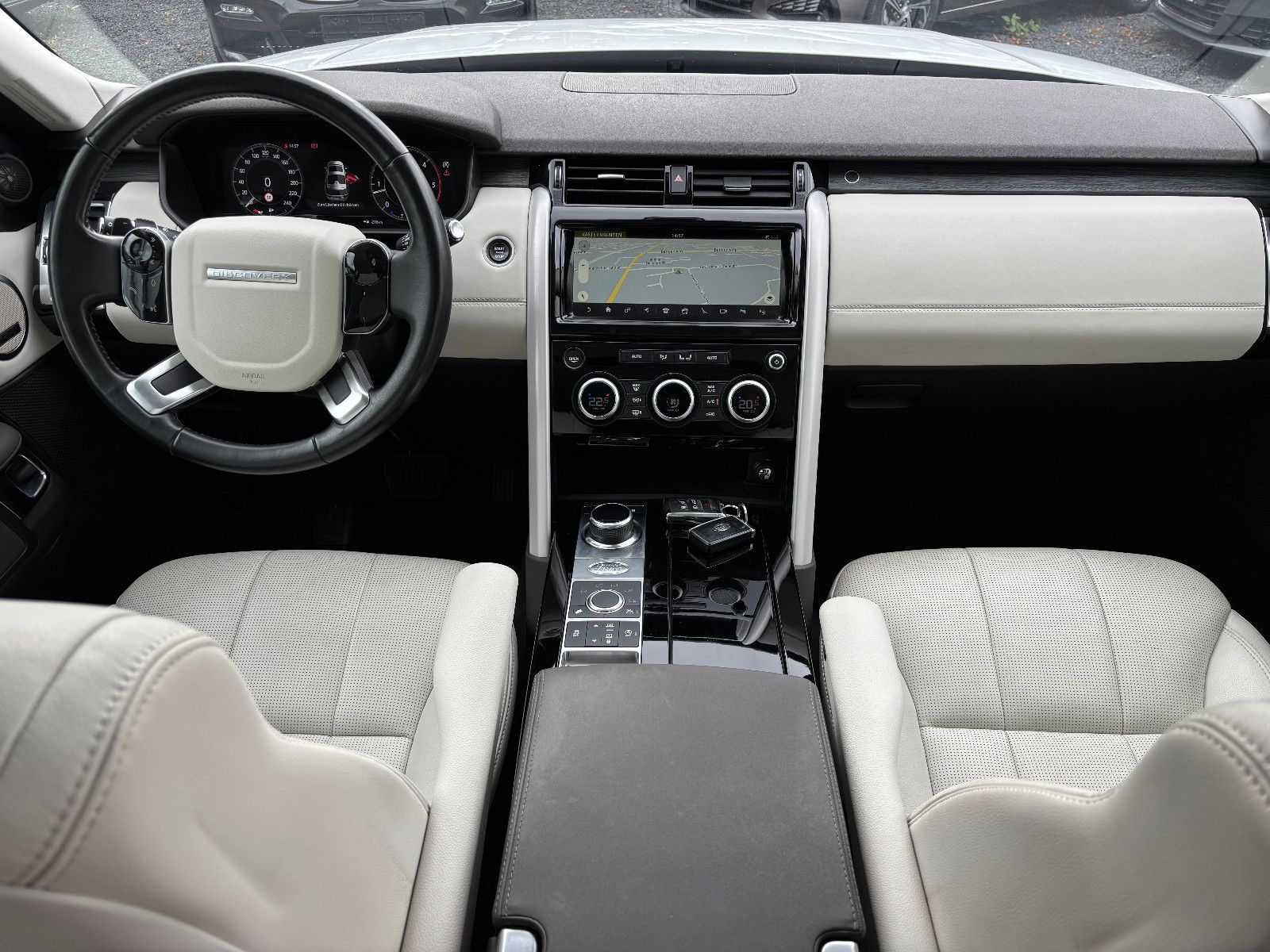 Fahrzeugabbildung Land Rover Discovery 5 HSE SDV6/7-SITZE/PANORAMA/EXCLUSIVE