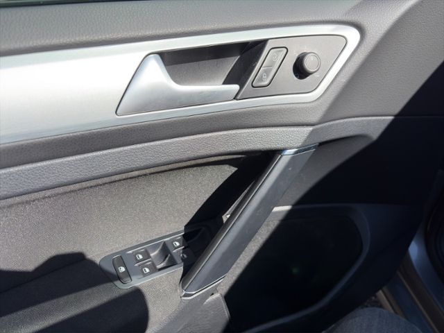 Fahrzeugabbildung Volkswagen Golf Comfortline DSG Veigl Compact 2 Commander