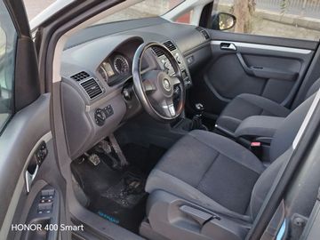 Volkswagen Touran - 11