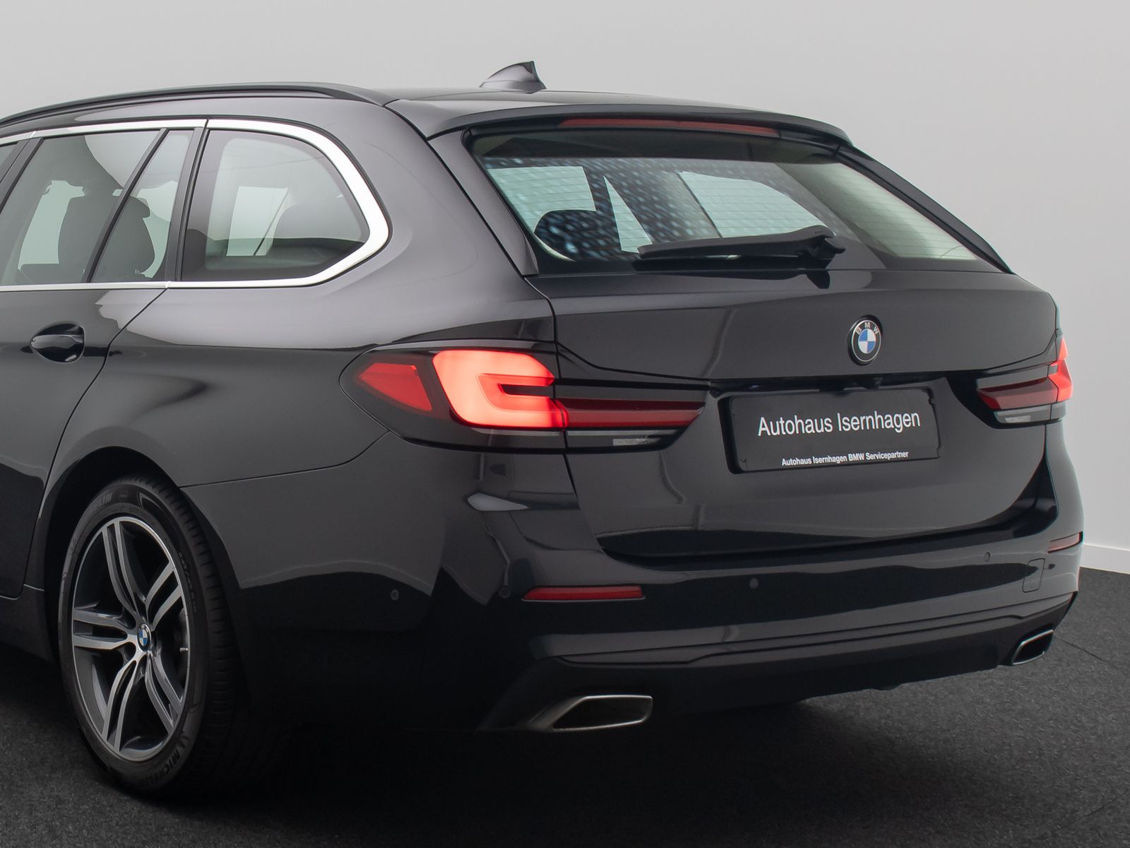 Fahrzeugabbildung BMW 520d xD Sportsitz AHK Alarm DAB Kamera 4xKlima