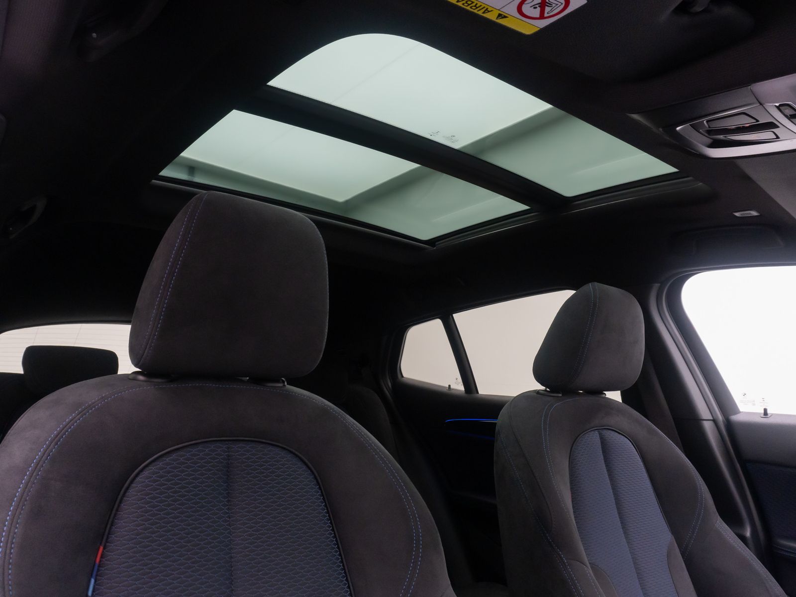 Fahrzeugabbildung BMW X2 sD20i M Sport Kamera HUD Panorama Alarm 20"