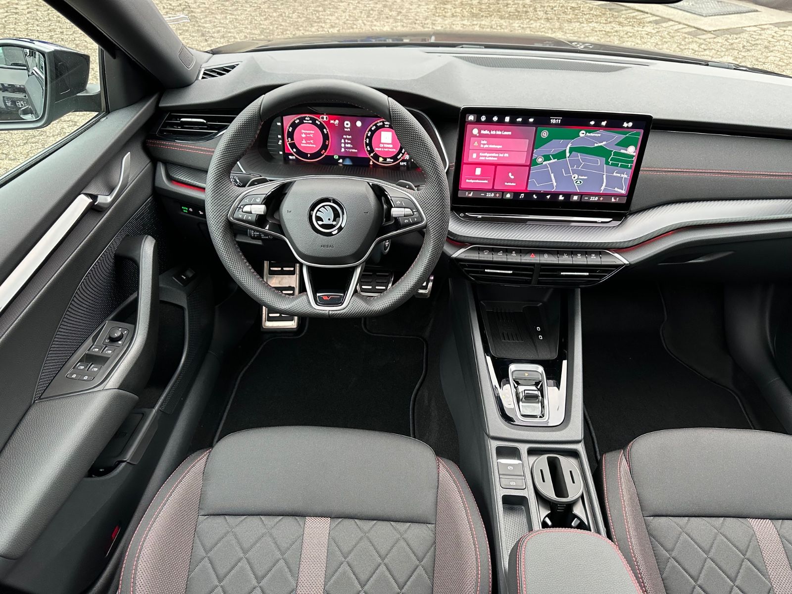 Fahrzeugabbildung SKODA Octavia RS Combi 2.0 TSI DSG AHK/Pano/Navi/ACC