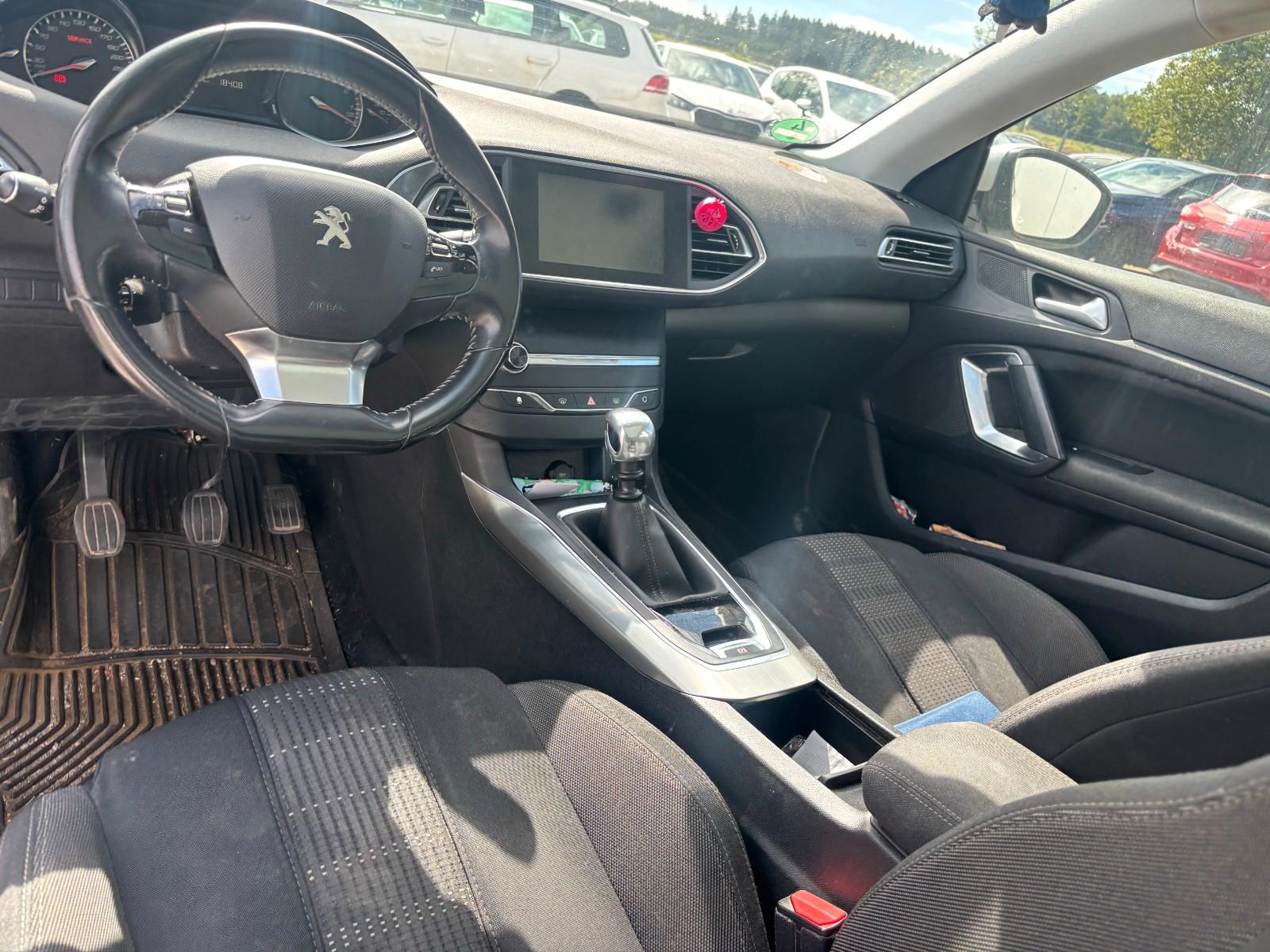 Peugeot 308 2015 — photo 13