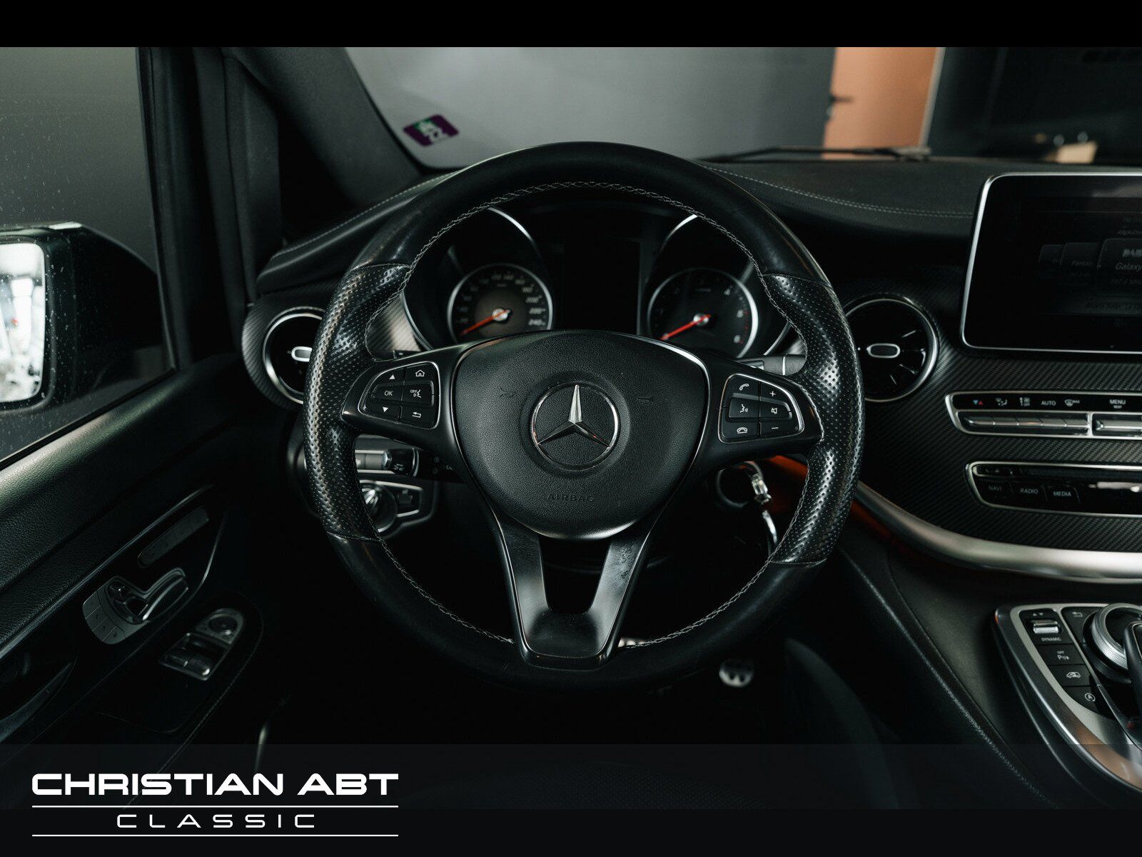 Fahrzeugabbildung Mercedes-Benz V 300 d AMG-Line Avantgarde 4MATIC