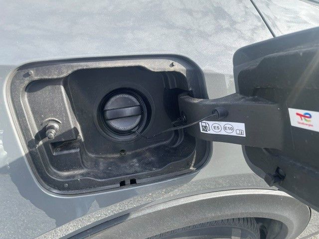Fahrzeugabbildung Peugeot 408 GT PlugInHybrid 225 AT+Navigationssystem+Sou