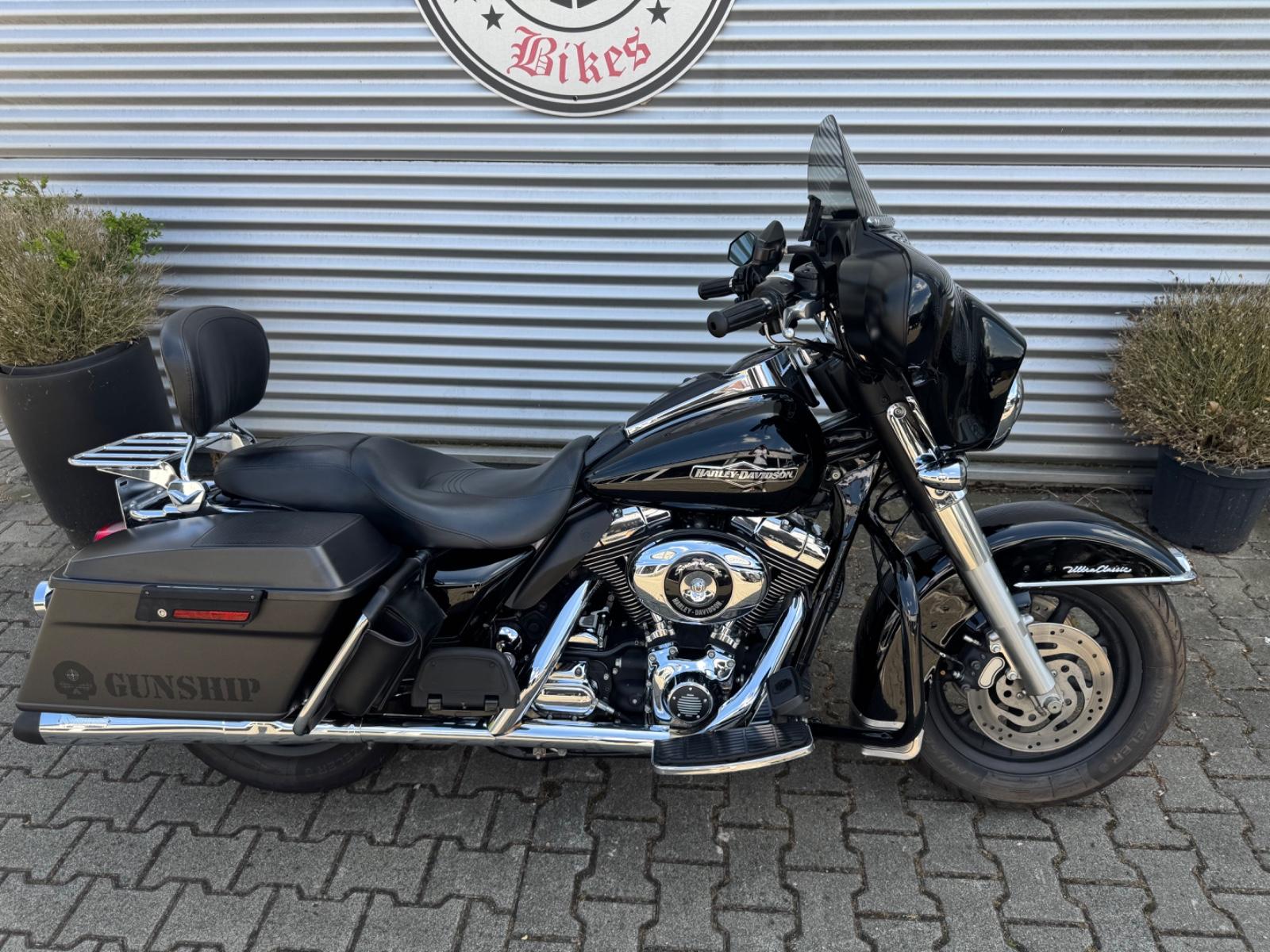 Harley-Davidson E-Glide Street Glide
