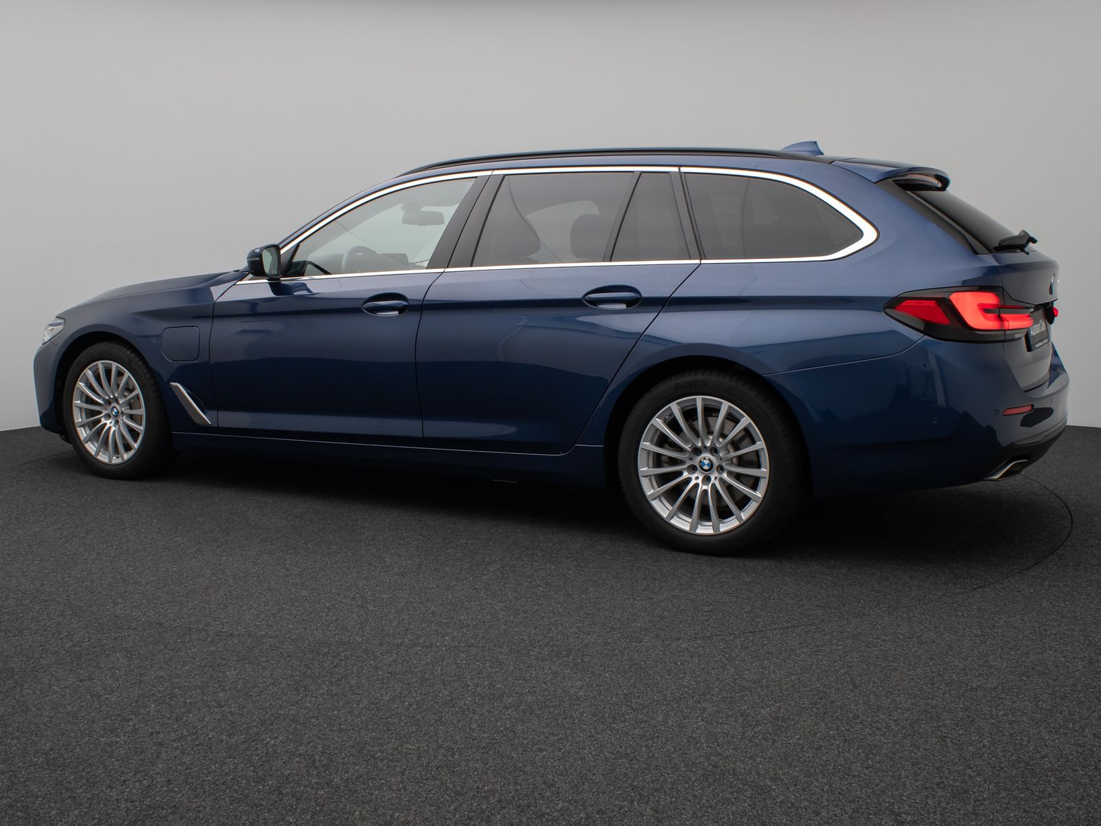 Fahrzeugabbildung BMW 530e Laser 360° HUD DAB H/K Komfort Alarm Sport