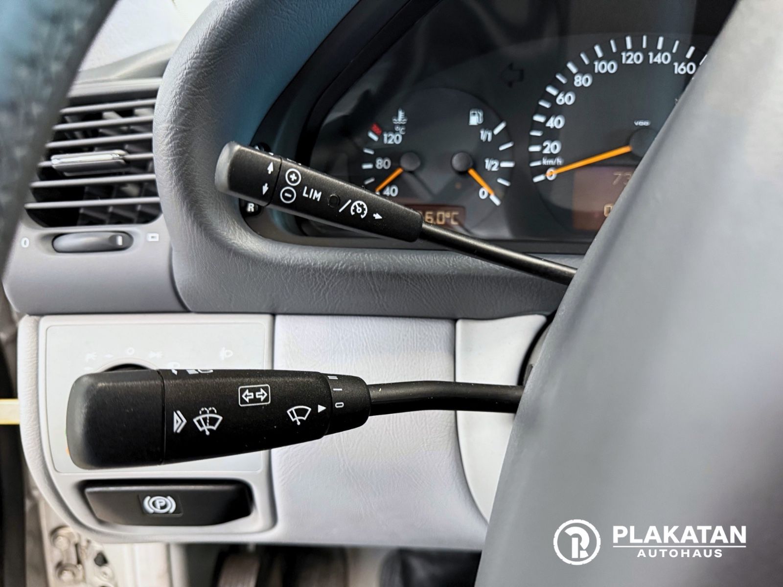 Fahrzeugabbildung Mercedes-Benz CLK 320 Elegance V6 Tempomat MB-Service