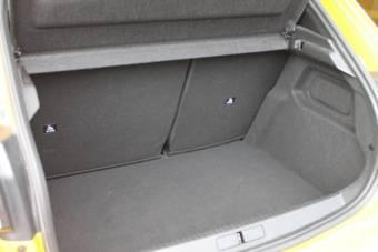 Peugeot 208 GT PUTE 100