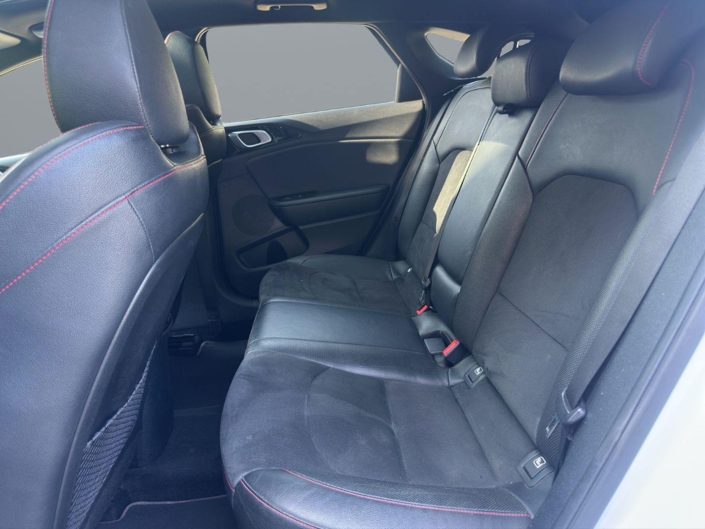 Fahrzeugabbildung Kia ProCeed GT 1.6 T-GDI EU6d-T El. Panodach Navi Le