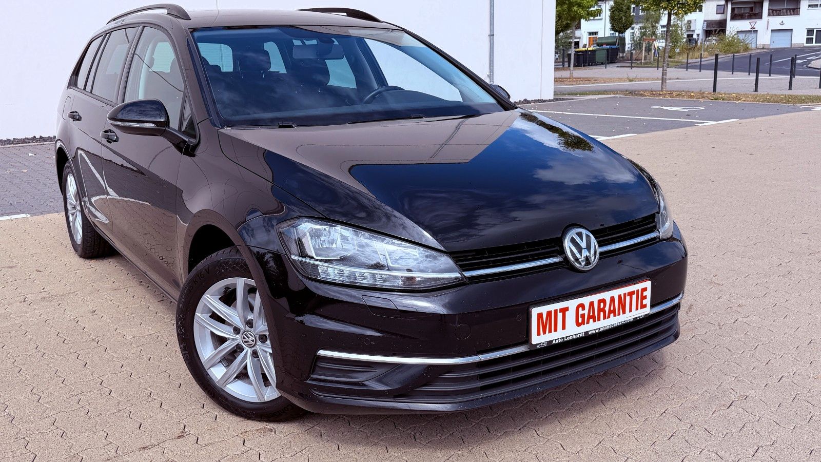 Volkswagen Golf - 1