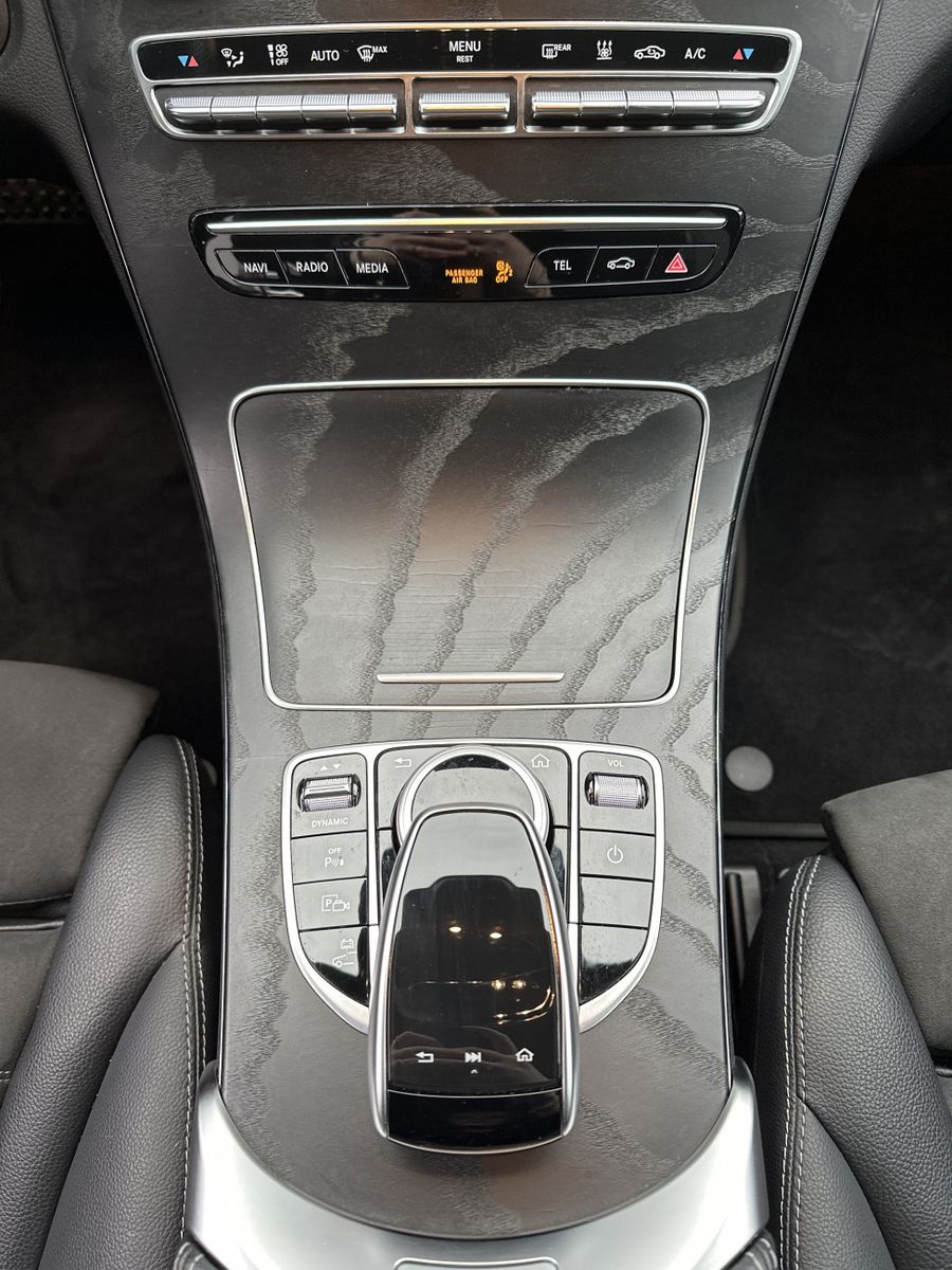 Fahrzeugabbildung Mercedes-Benz C 300e AMG-Line NAV+LED+CARPLAY+WIDESCREEN+DAB