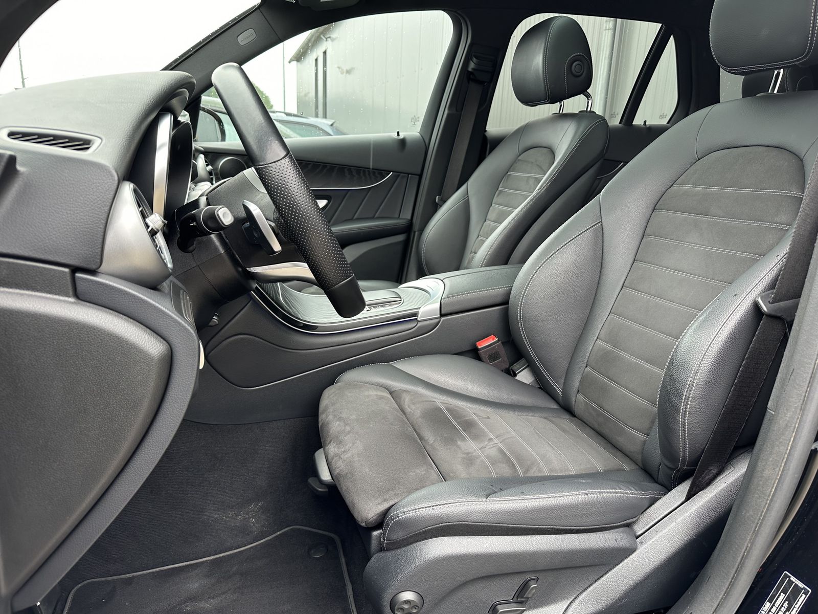 Fahrzeugabbildung Mercedes-Benz GLC 300de 4M AMG-Line NAV+LED+KAM+ACC+PANO+20ZO