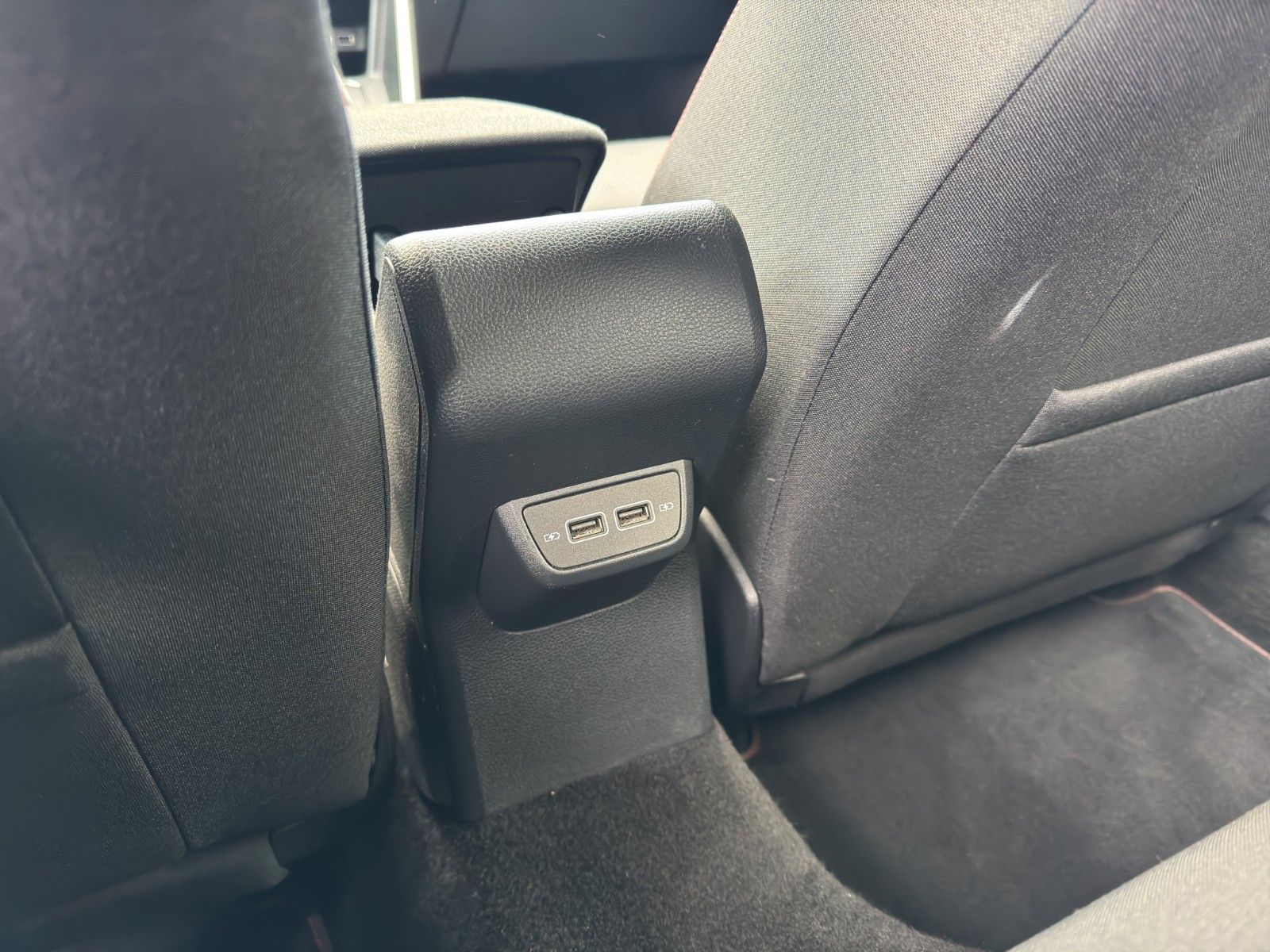 Fahrzeugabbildung Volkswagen POLO GTI 2.0TSI DSG KEYLESS KAM ACTIVEINFO BEATS