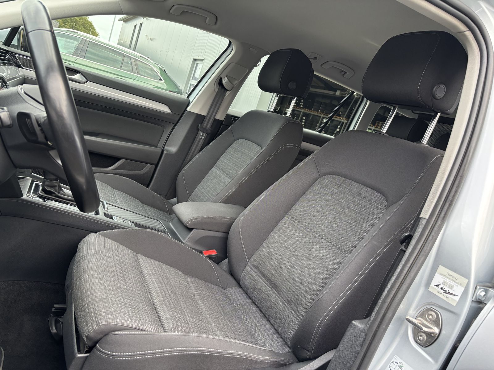 Fahrzeugabbildung Volkswagen Passat Variant 2.0 TDI DSG Business NAV+LED+AHK