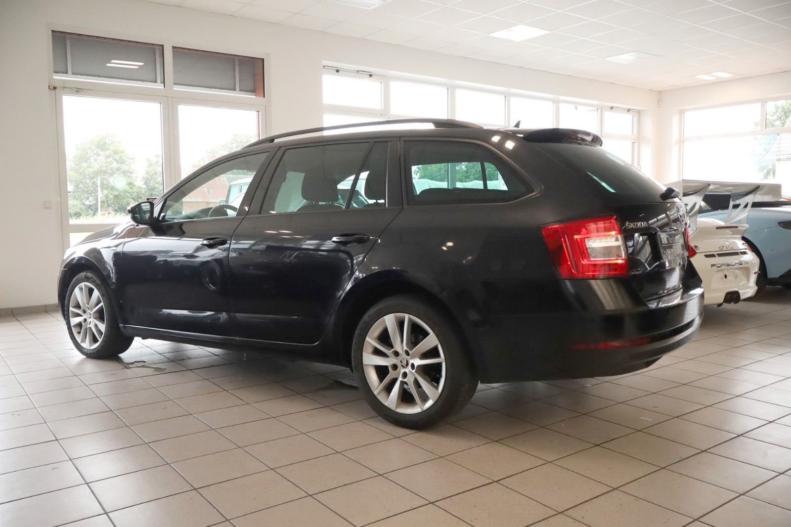 Fahrzeugabbildung SKODA Octavia Combi 1.6 TDI Clever GreenTec NAVI, DAB