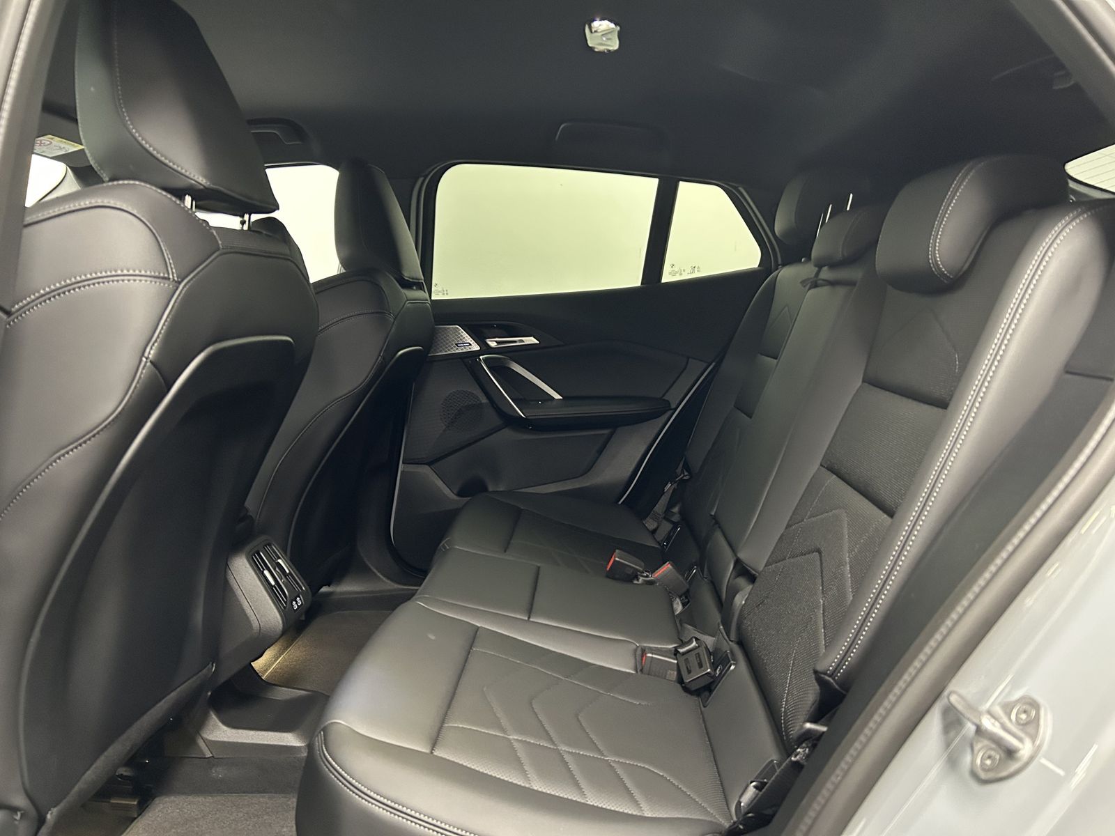 BMW iX2 - Bild 15