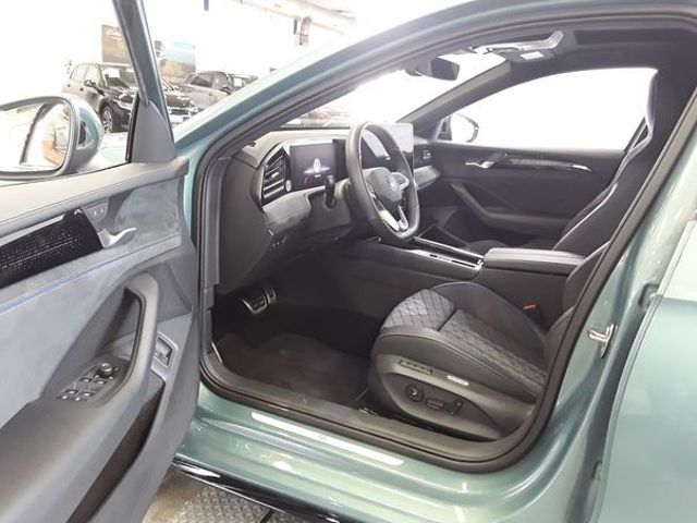 Passat Var. 1.5TSI DSG Hybrid R-Line PANO+AHK