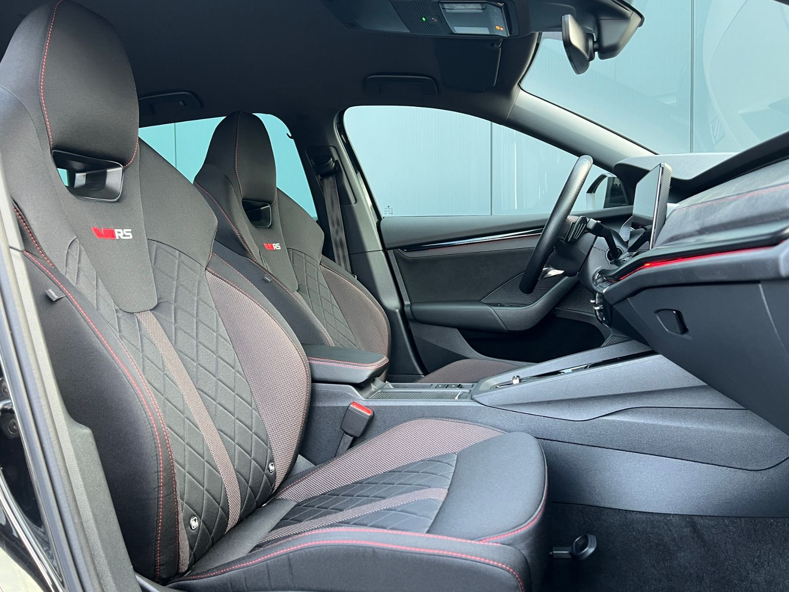 Fahrzeugabbildung SKODA Octavia Combi RS 2.0 TDI DSG *AHK, LED, ACC, 18'