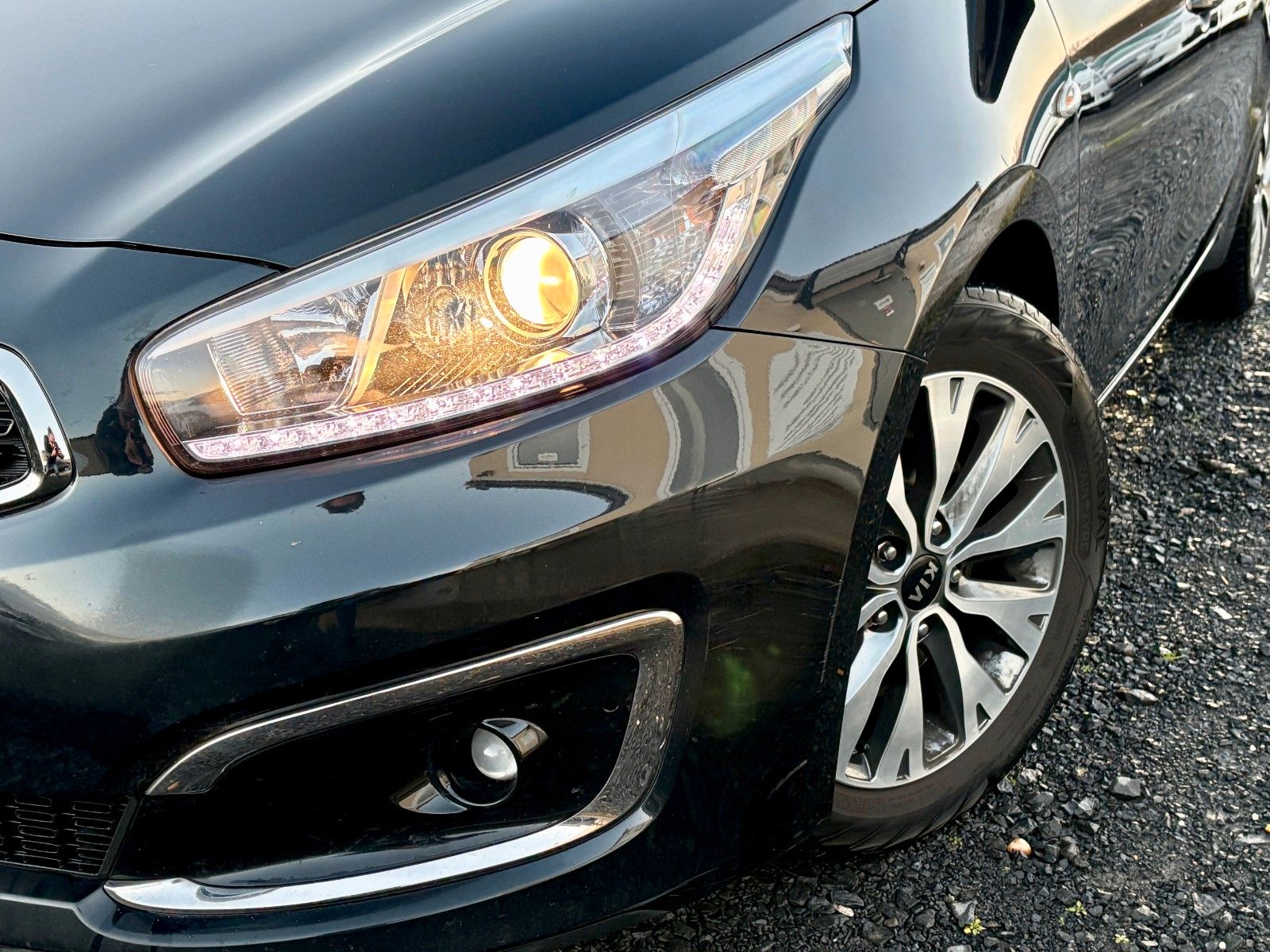 Fahrzeugabbildung Kia cee'd Sportswagon 1.4 Navi Kamera SHZ Tempomat