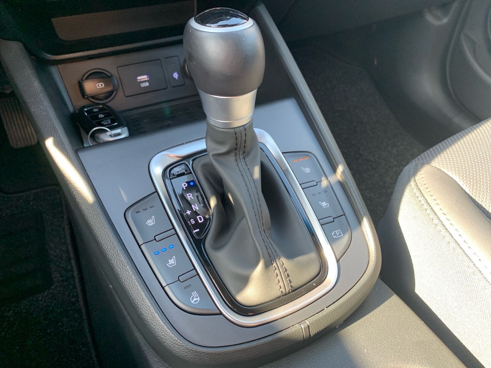 Fahrzeugabbildung Hyundai KONA 1.6 GDI Prime Hybrid Navi LED Leder 1Hd