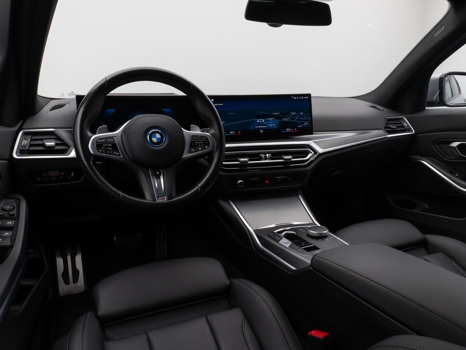 Fahrzeugabbildung BMW 330e xD M Sport Kamera DAB HUD Lenkradheizung