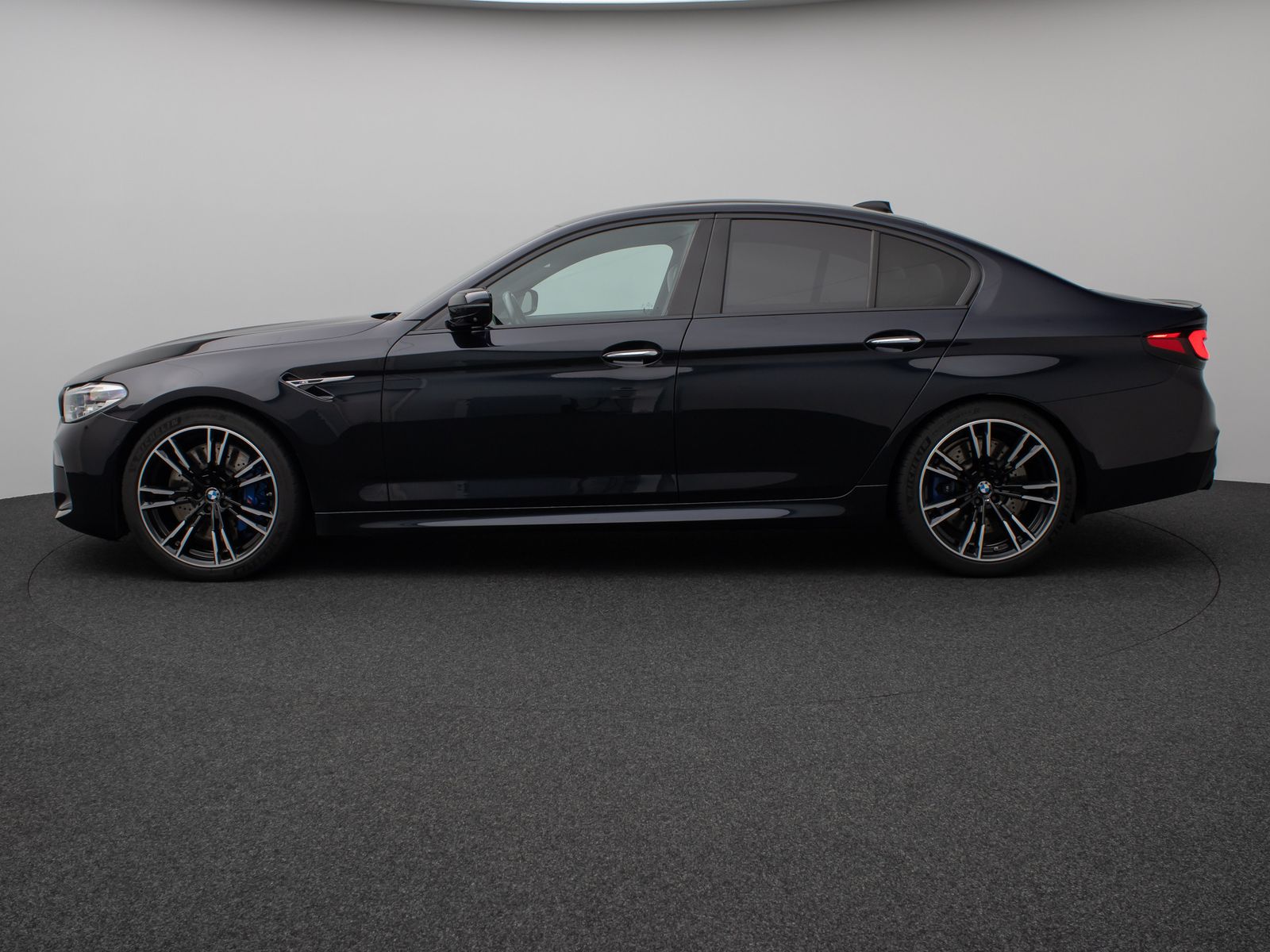 Fahrzeugabbildung BMW M5 xD 360°HUD DAB B&W SoftCl Massage Komfort