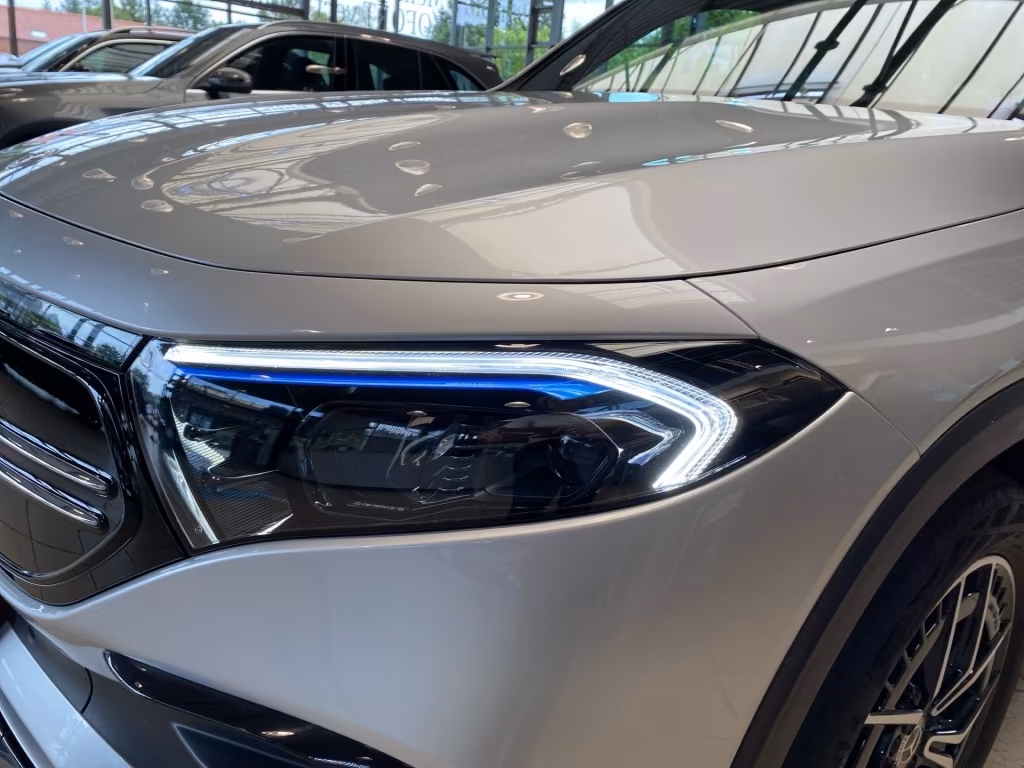 Mercedes-Benz EQB 300 4M AMG+Pano+Night+Distr+360°+Keyless+Adv