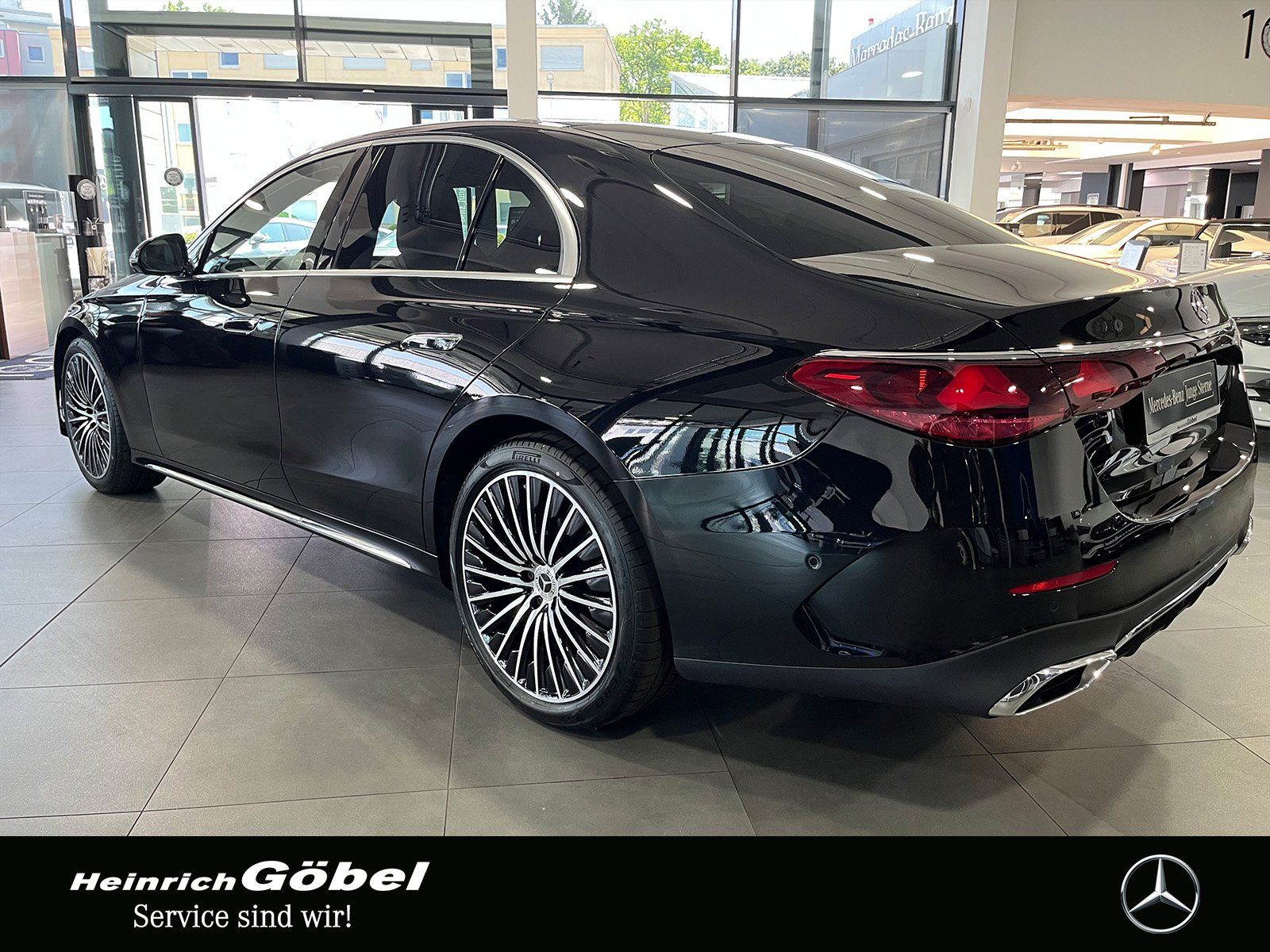 Fahrzeugabbildung Mercedes-Benz E 220 d AMG+PANO+FAHRASSIST+360°+WINTER+CARPLAY