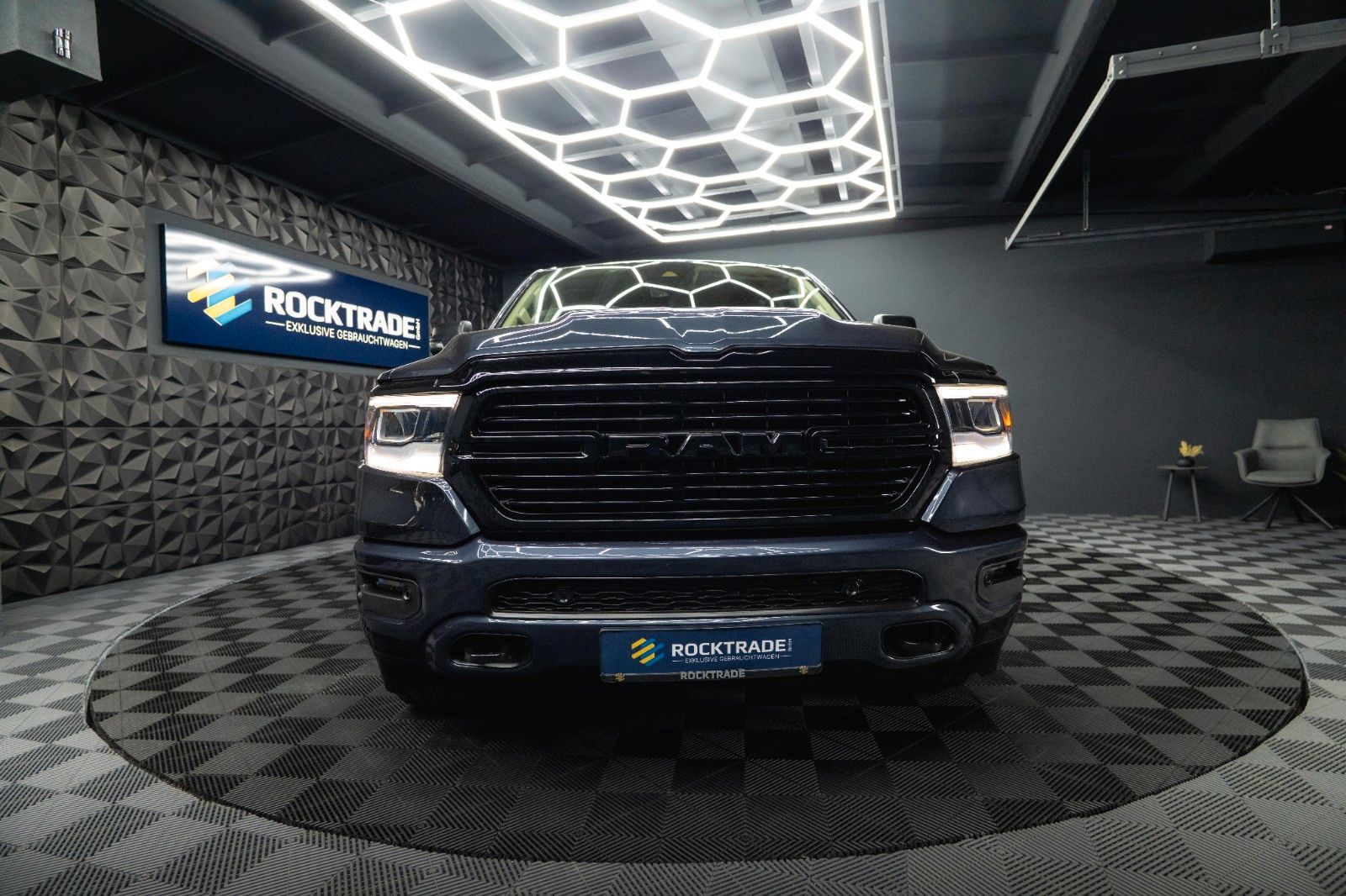Fahrzeugabbildung Dodge RAM 5.7 V8 HEMI 4x4 NIGHT-Paket LARAMIE 22 Zoll