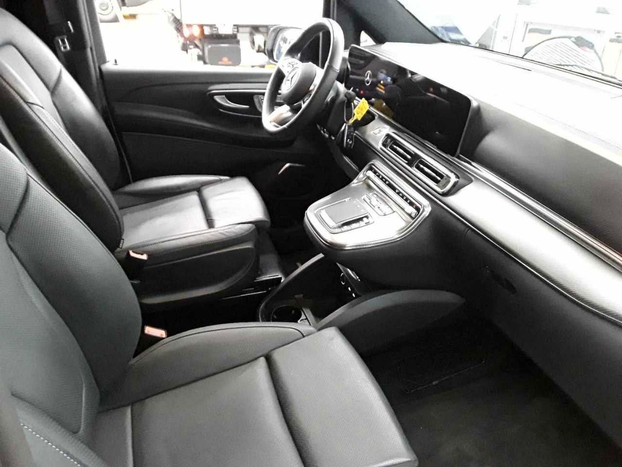 Fahrzeugabbildung Mercedes-Benz V 300 d 4MATIC EXCLUSIVE AMG Panorama AHK2,5to