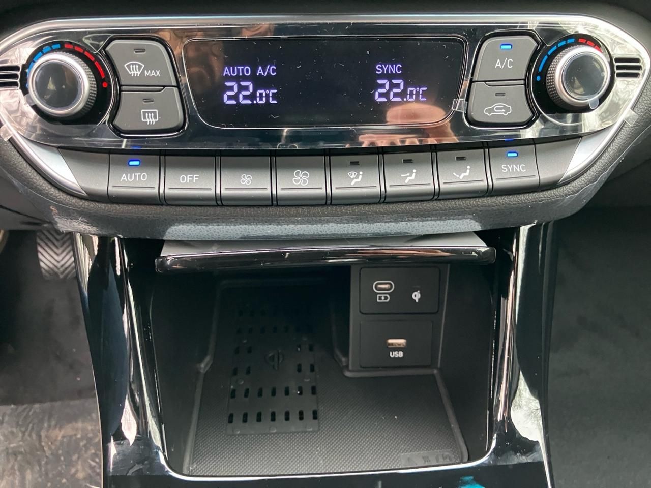 Fahrzeugabbildung Hyundai i30 ADVANTAGE *CARPLAY*NAVI*BT*KLIMAA*
