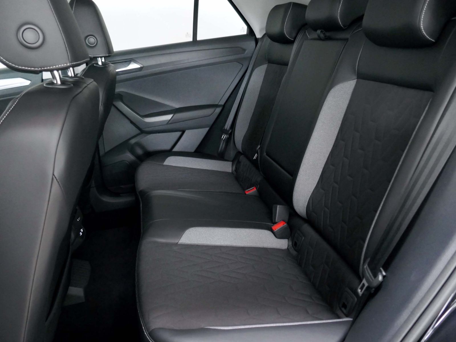 Fahrzeugabbildung Volkswagen T-Roc GOAL 1.5 TSI DSG | LED RFK ACC Navi