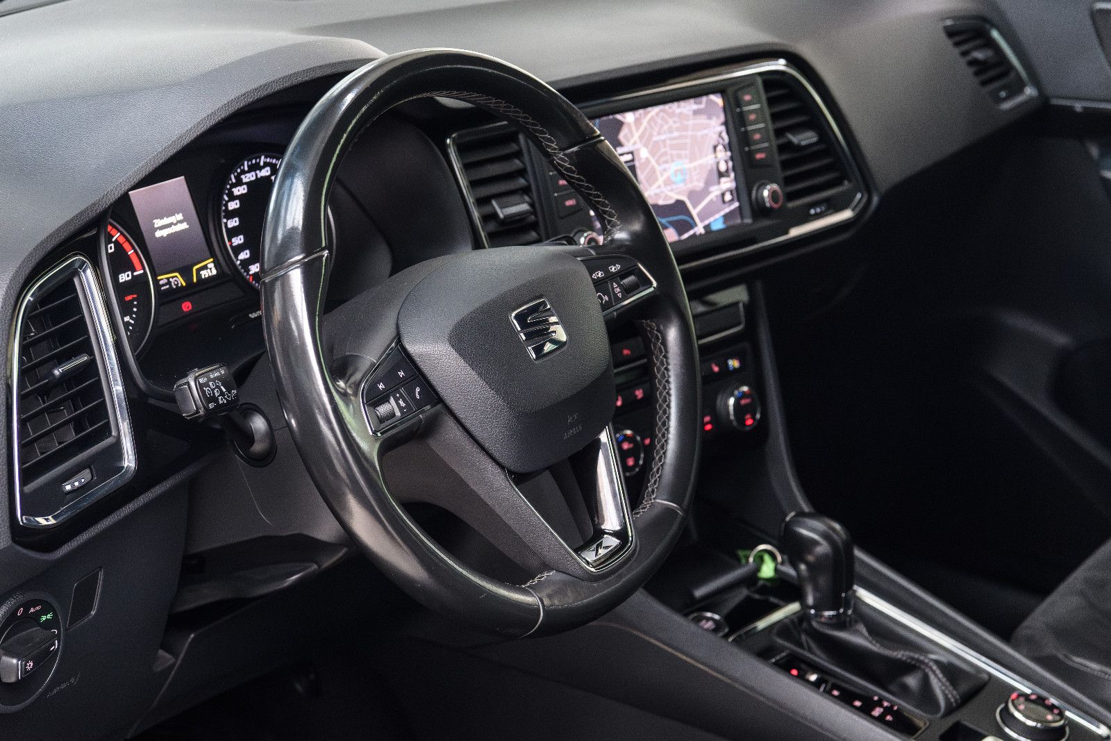 Fahrzeugabbildung SEAT Ateca Xcellence 4Drive +DSG+ Navi + AHK + Kamera