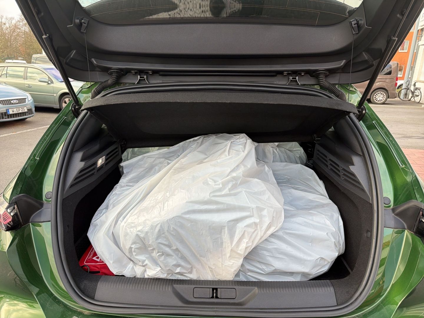 Fahrzeugabbildung Peugeot 308 GT Pack Hybrid 180 AHK-abn. El. Pano Navi