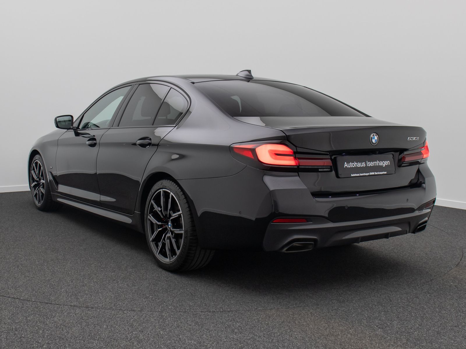 Fahrzeugabbildung BMW 530i M Sport Glasdach Kamera Laser HUD DAB H/K
