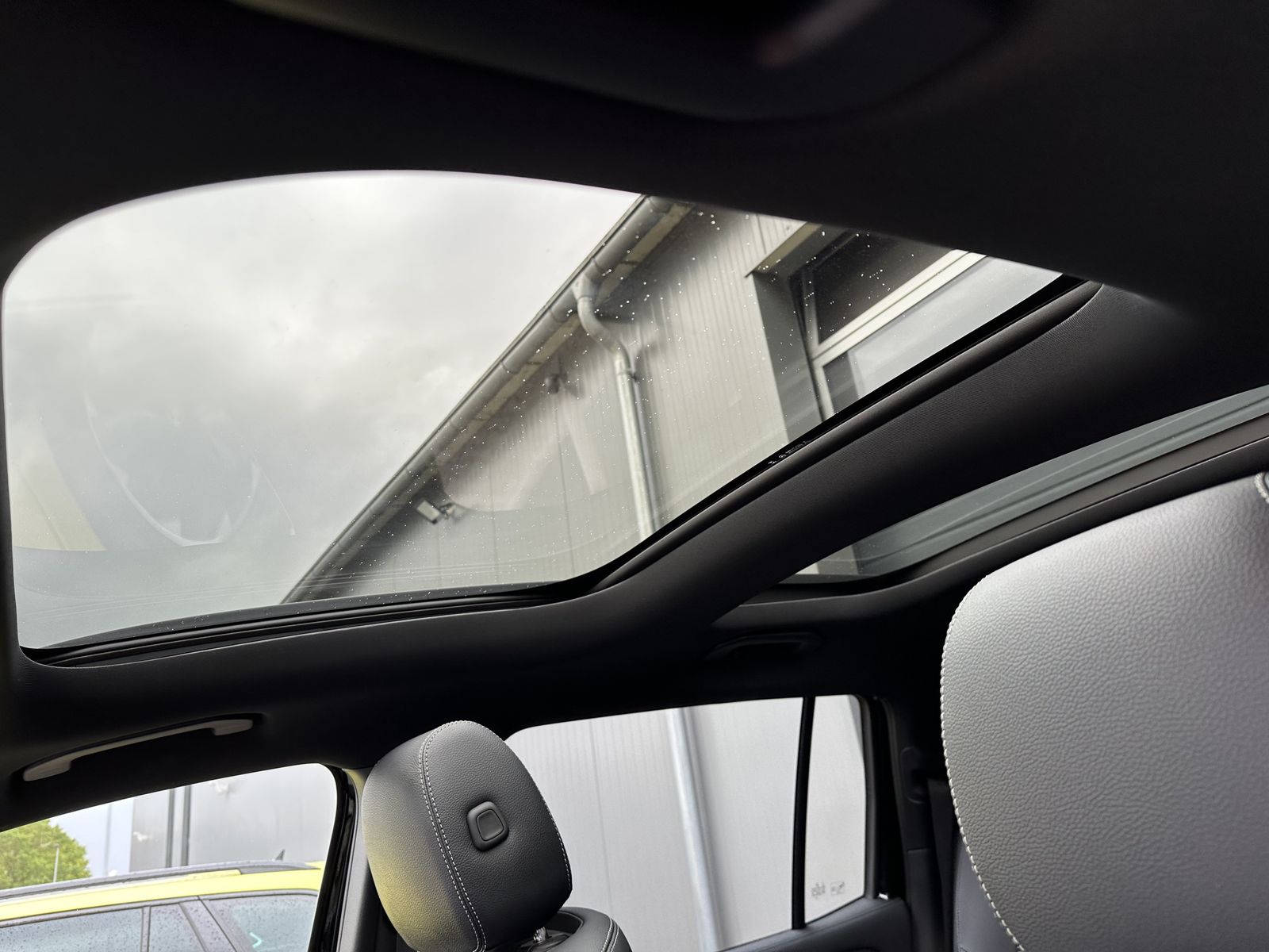 Fahrzeugabbildung Mercedes-Benz EQB 250 Progressive NAV+LED+KAMERA+PANO+VCOCKPIT