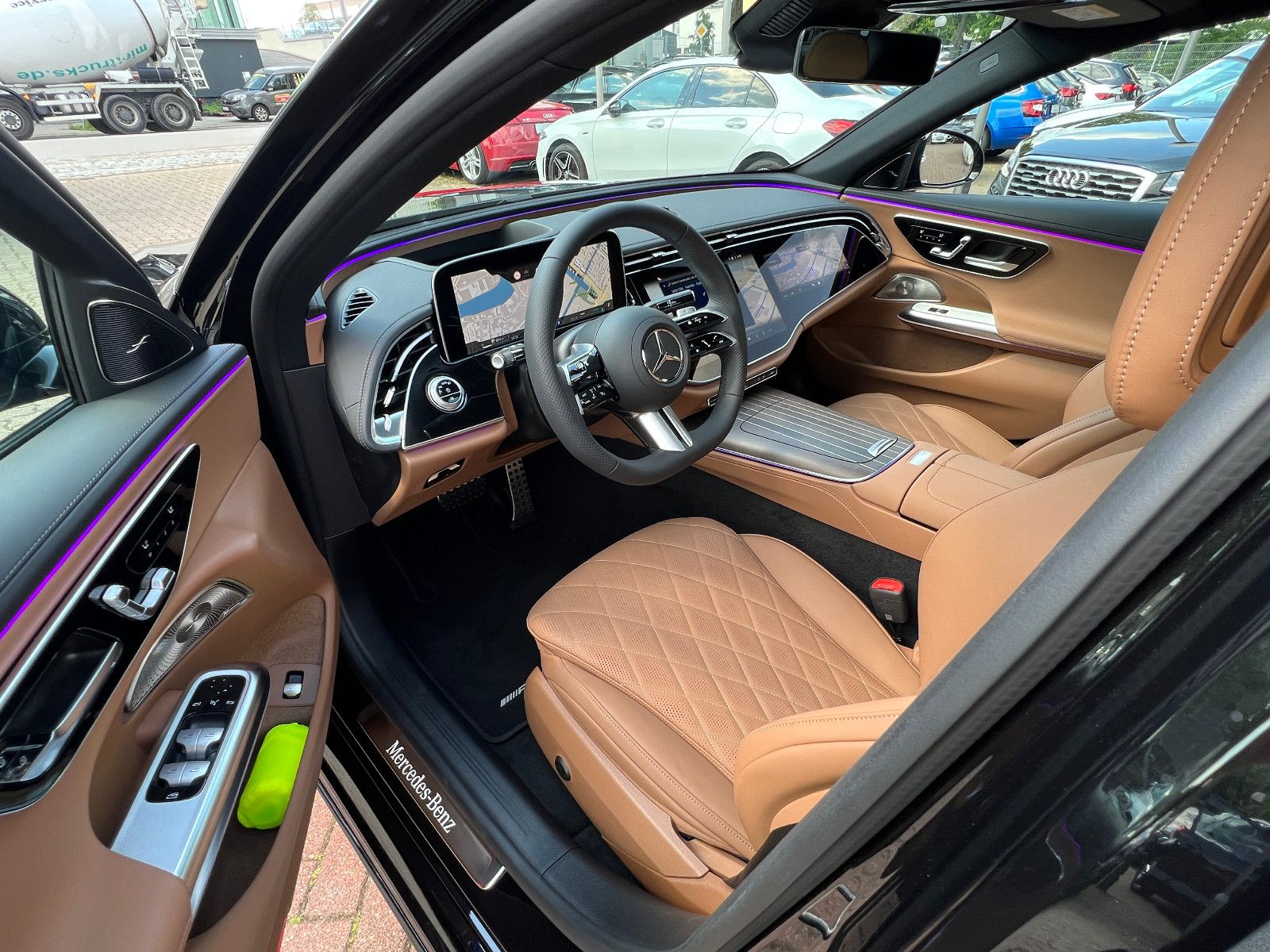 Fahrzeugabbildung Mercedes-Benz E 200 AMG LINE PREMIUM PANO SUPERSCREEN NAPPA