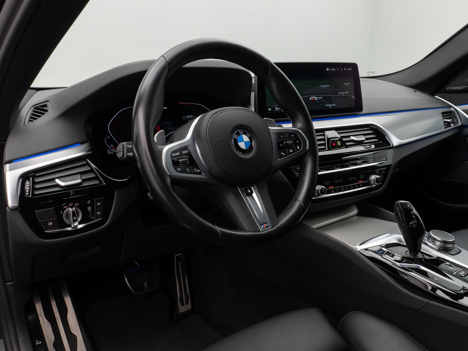 Fahrzeugabbildung BMW 540d  xD M Sport Kamera HUD DAB H/K Alarm 20Zoll