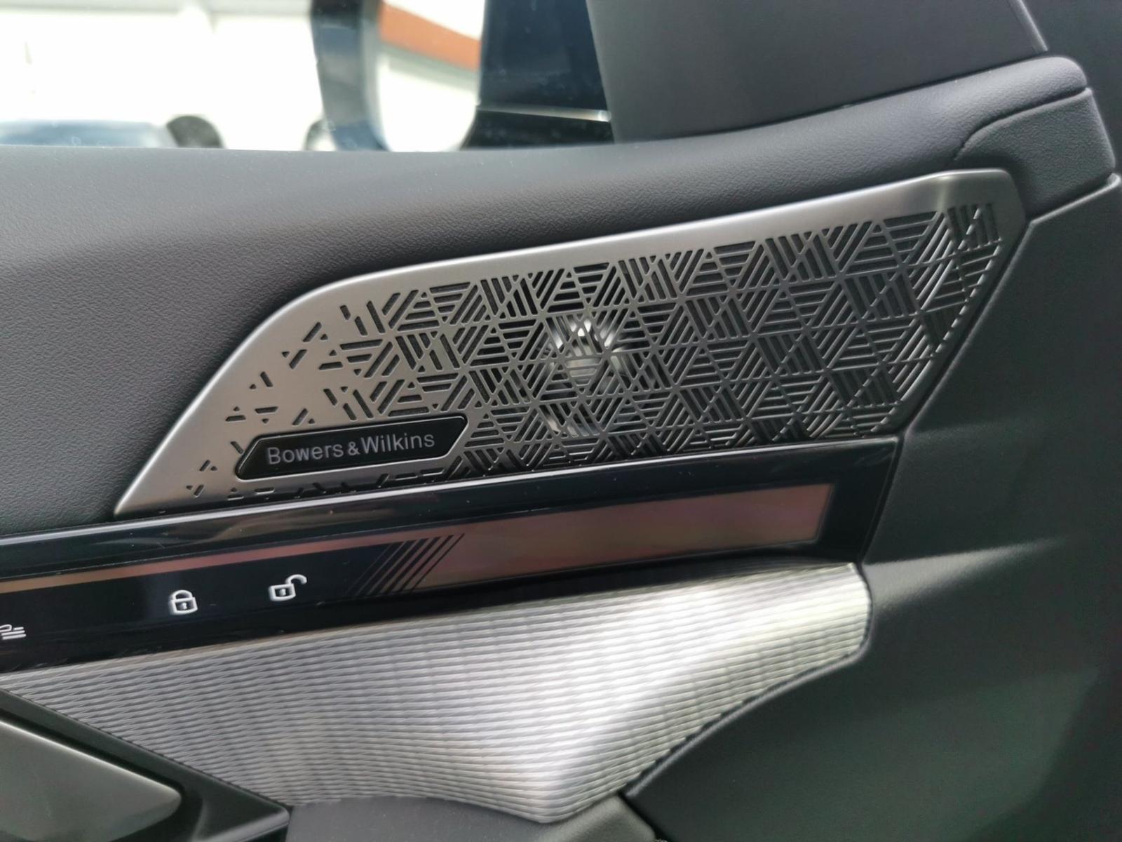 BMW 530e xDrive Touring M SPORT INDIVI TANSANITBLAU