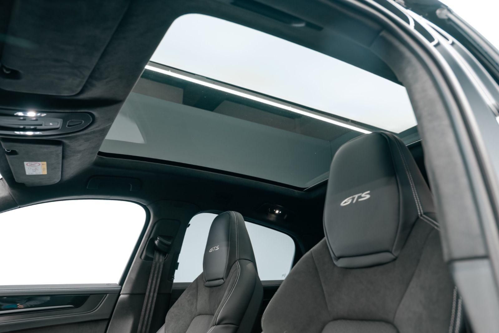 Fahrzeugabbildung Porsche Cayenne Coupé GTS REAR AXLE/HUD/360/PASS DISPL