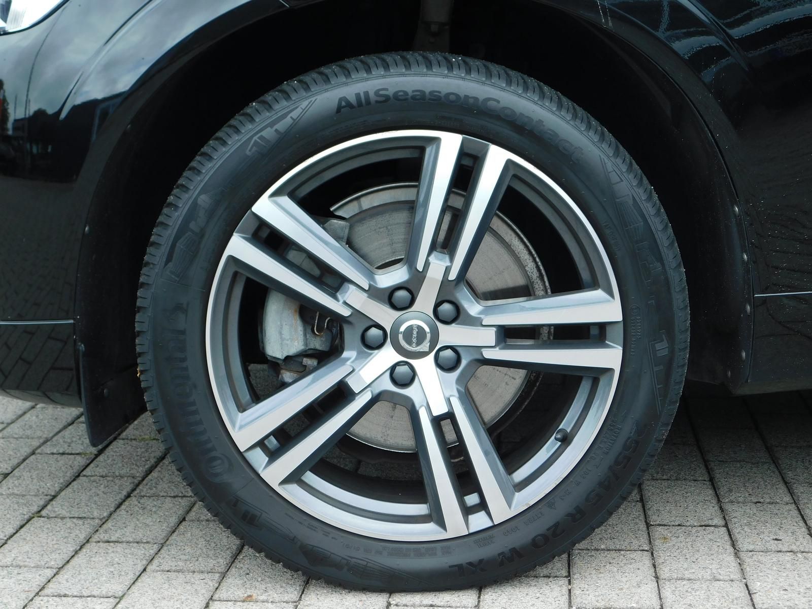 Fahrzeugabbildung Volvo XC60 B4 D Plus Dark